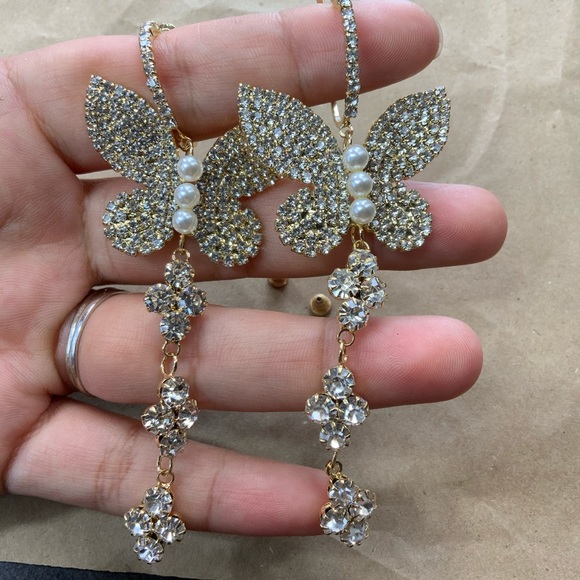 Metal diamonds pearls Butterfly Long Earrings - Picture 6 of 11